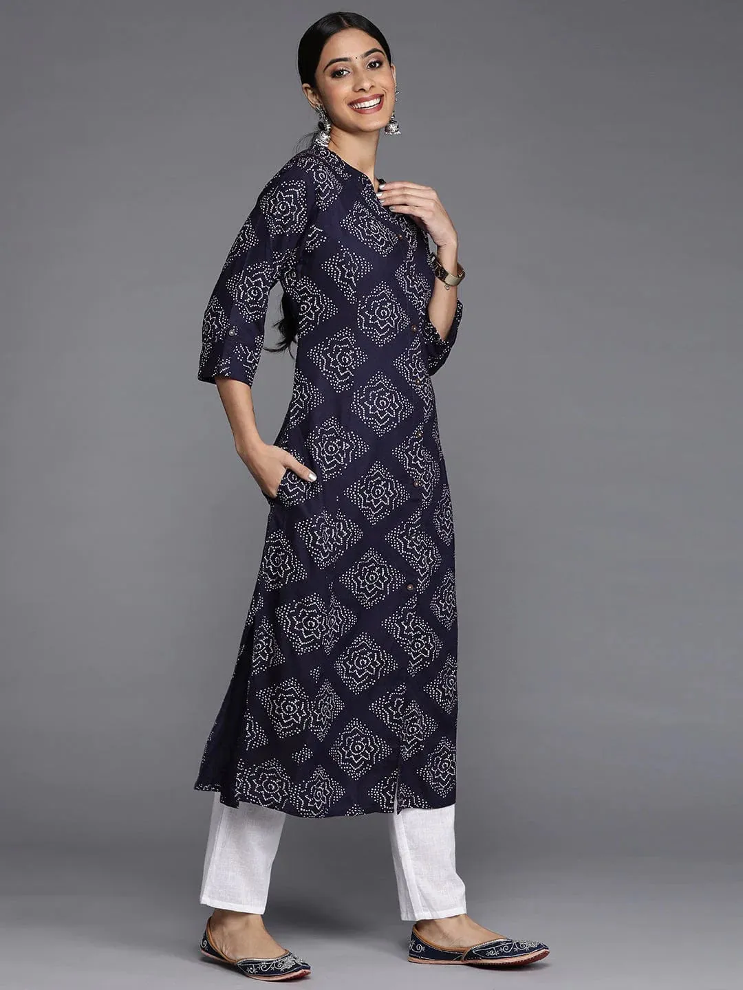 Blue & White Viscose Rayon Straight cut Ethnic Motif Printed Kurta