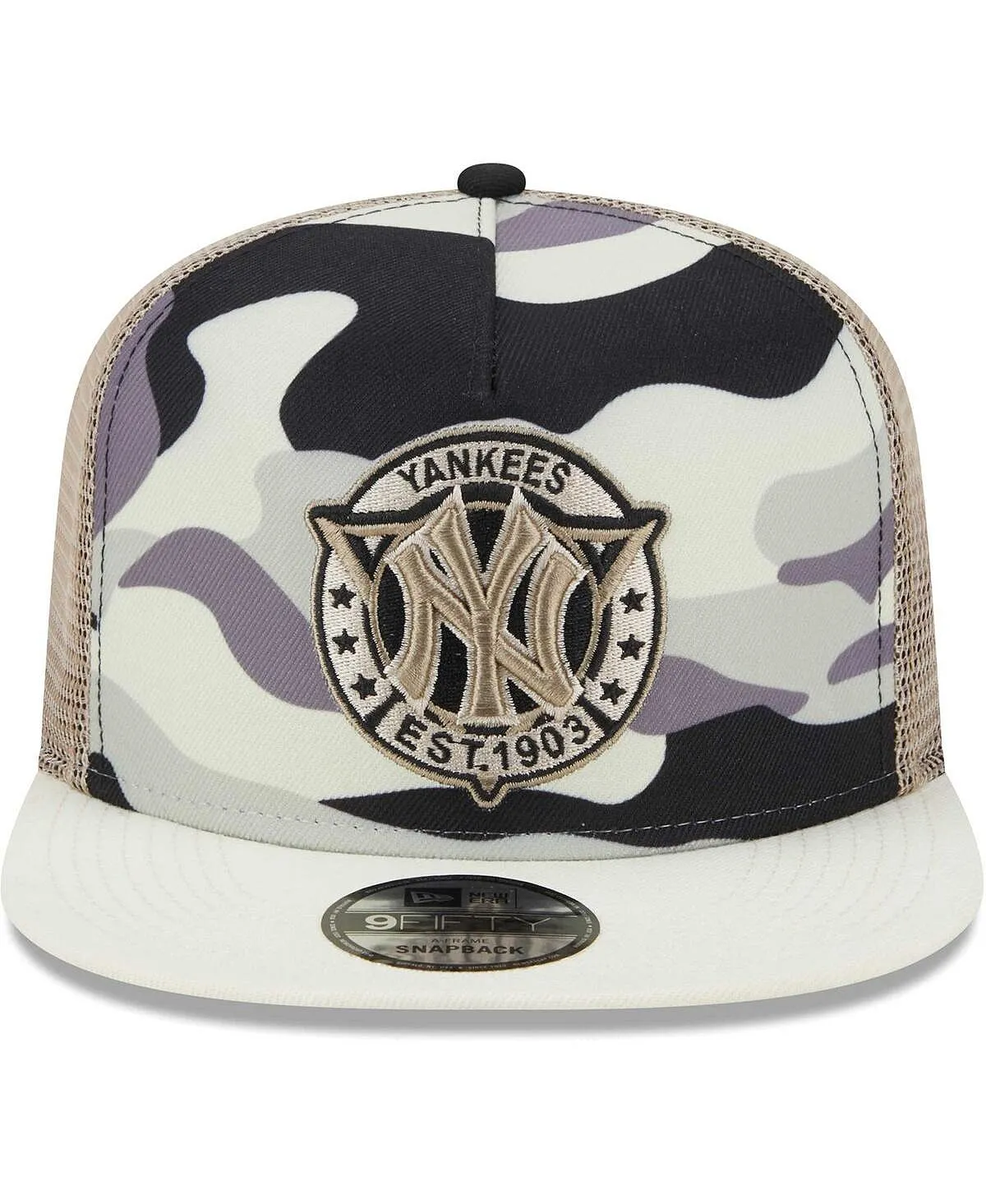 Men's White New York Yankees Chrome Camo A-Frame 9FIFTY Trucker Snapback Cap New Era